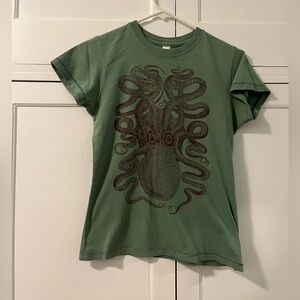 Women’s green t-shirt with octopus screen print